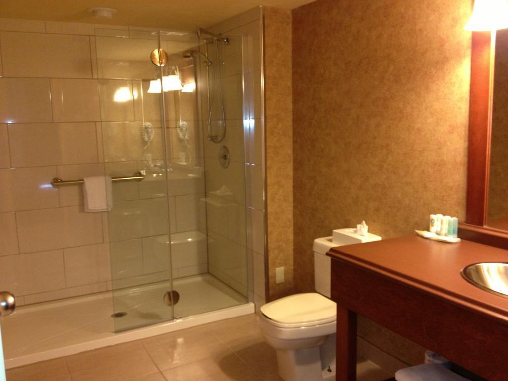 Quality Inn & Suites Bay Front Су-Сент-Мари Экстерьер фото