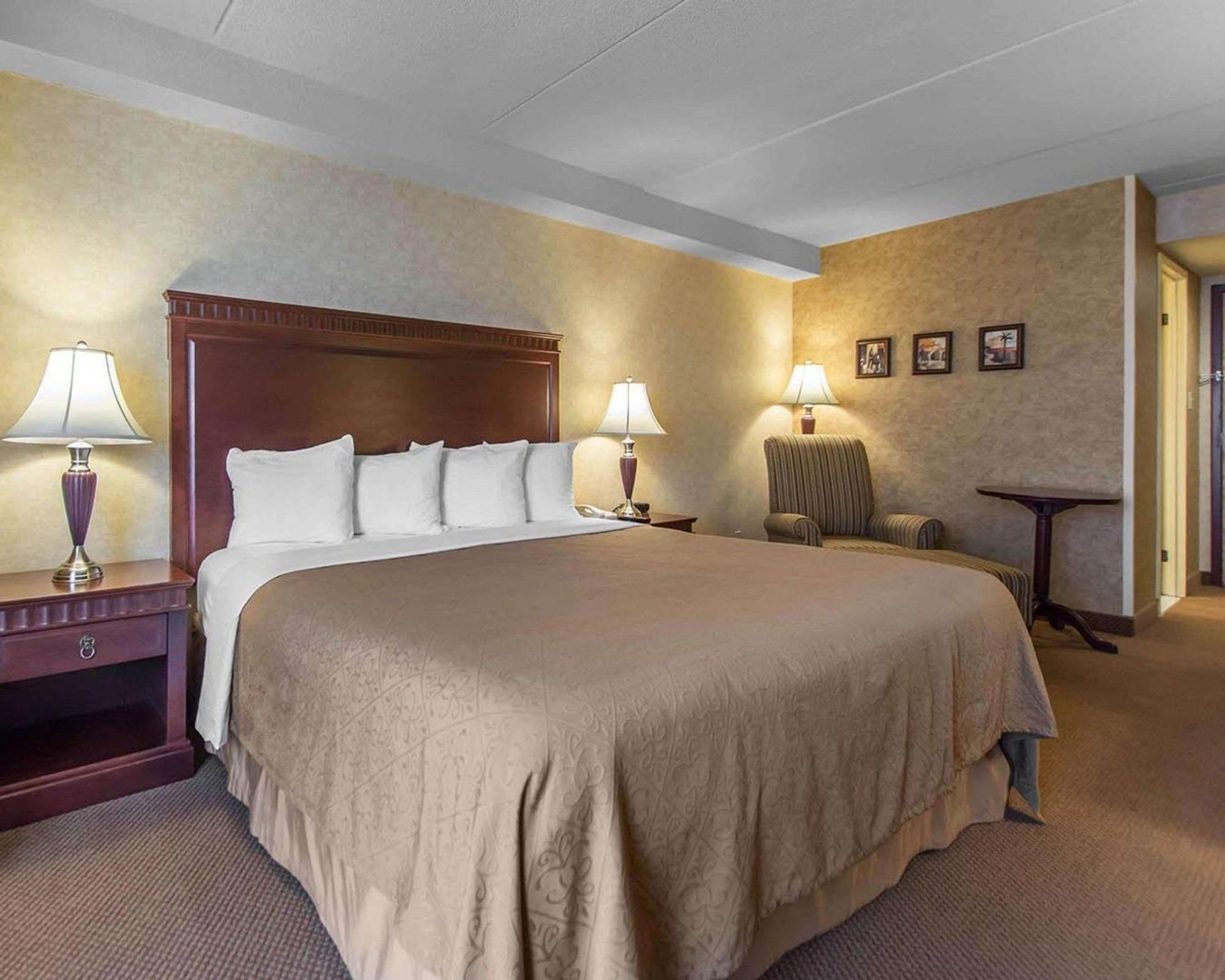 Quality Inn & Suites Bay Front Су-Сент-Мари Экстерьер фото