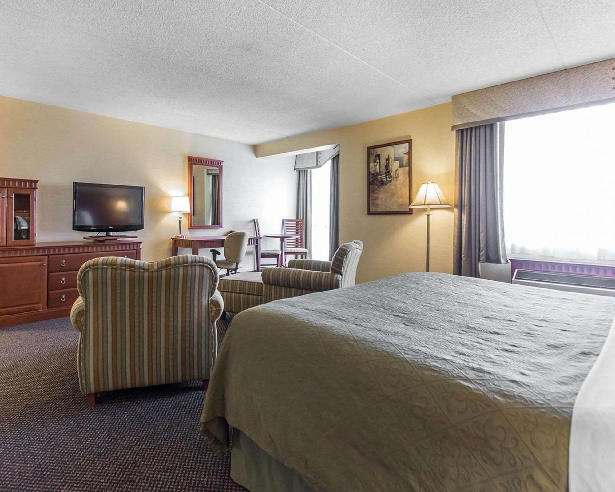 Quality Inn & Suites Bay Front Су-Сент-Мари Экстерьер фото