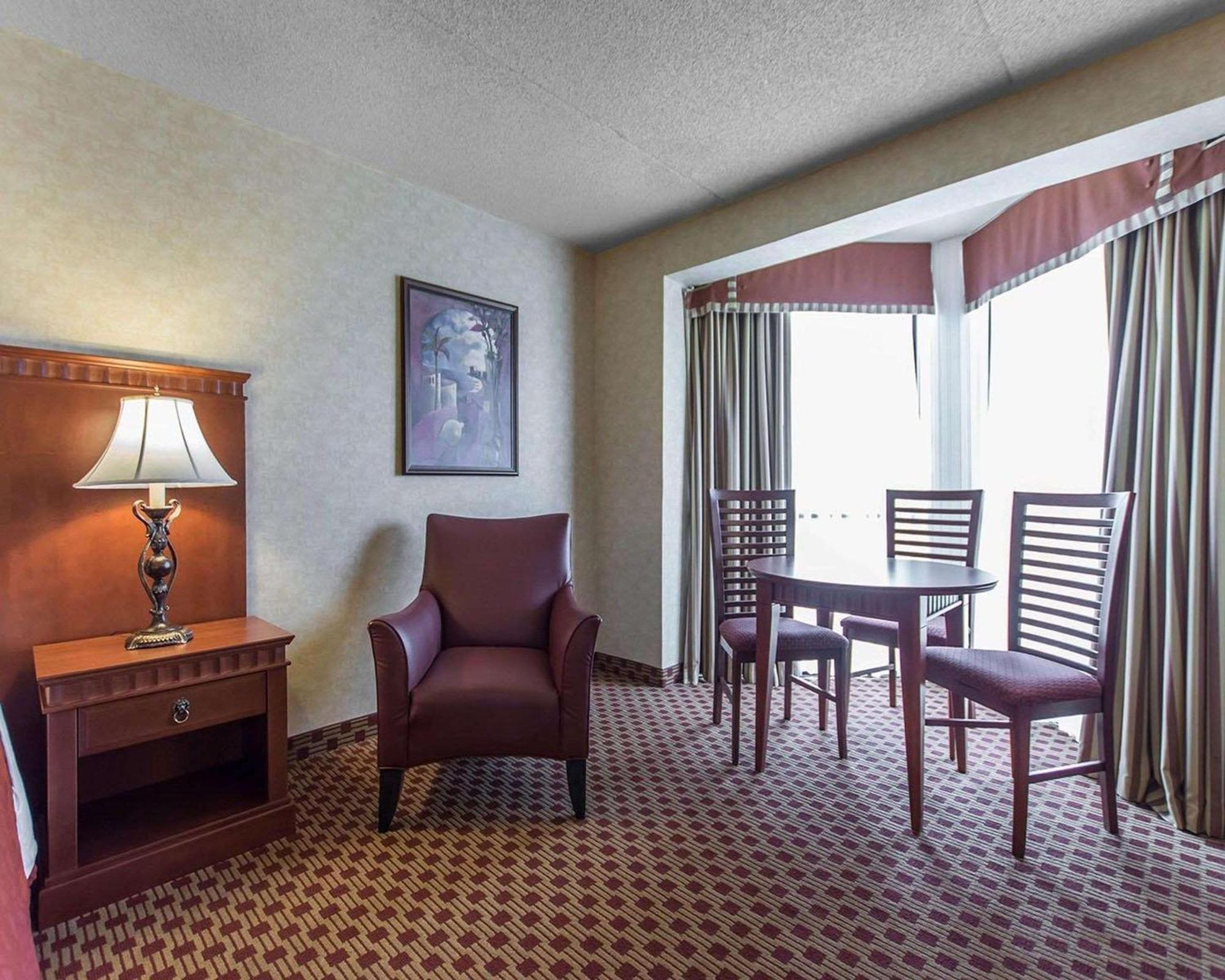 Quality Inn & Suites Bay Front Су-Сент-Мари Экстерьер фото