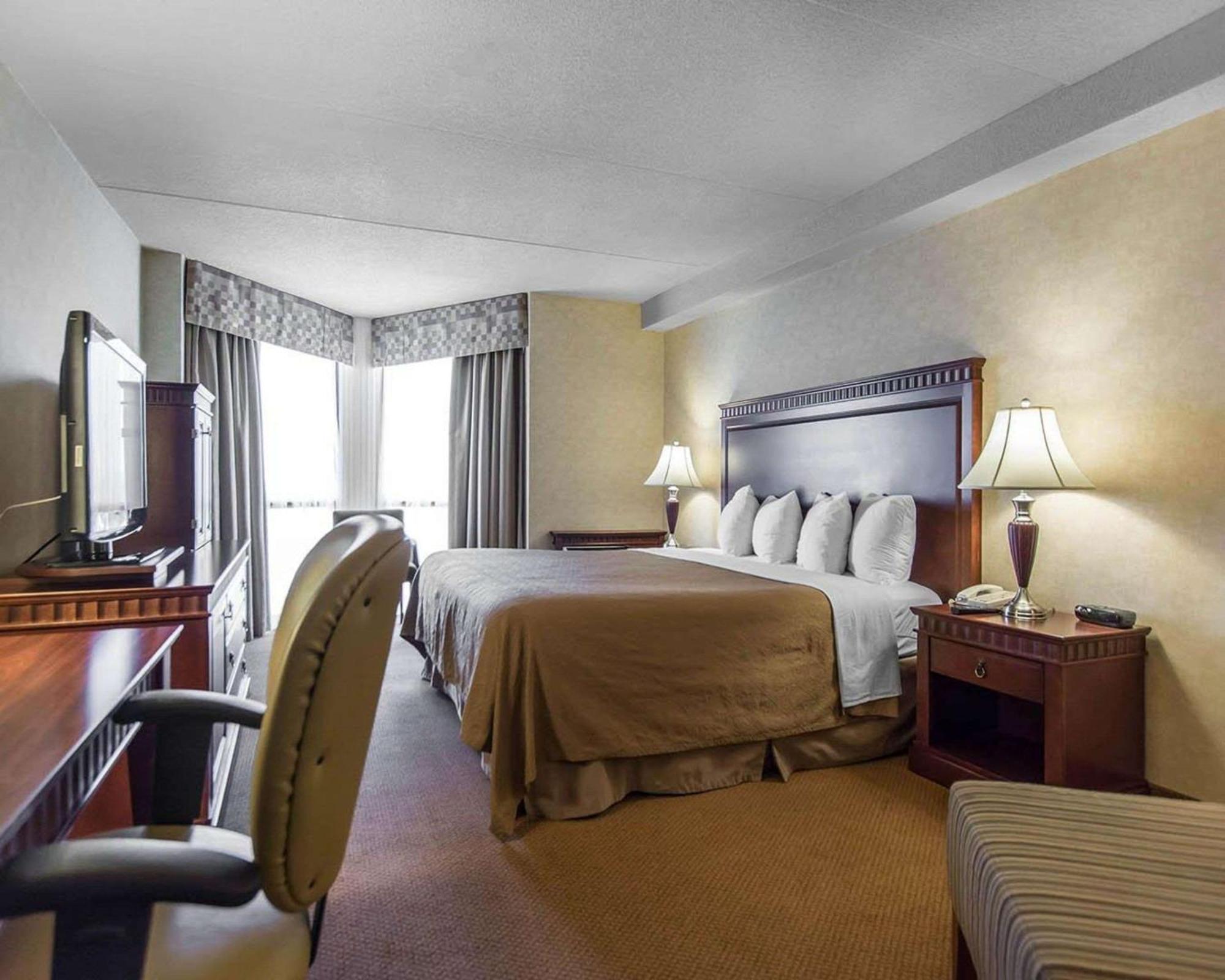 Quality Inn & Suites Bay Front Су-Сент-Мари Экстерьер фото