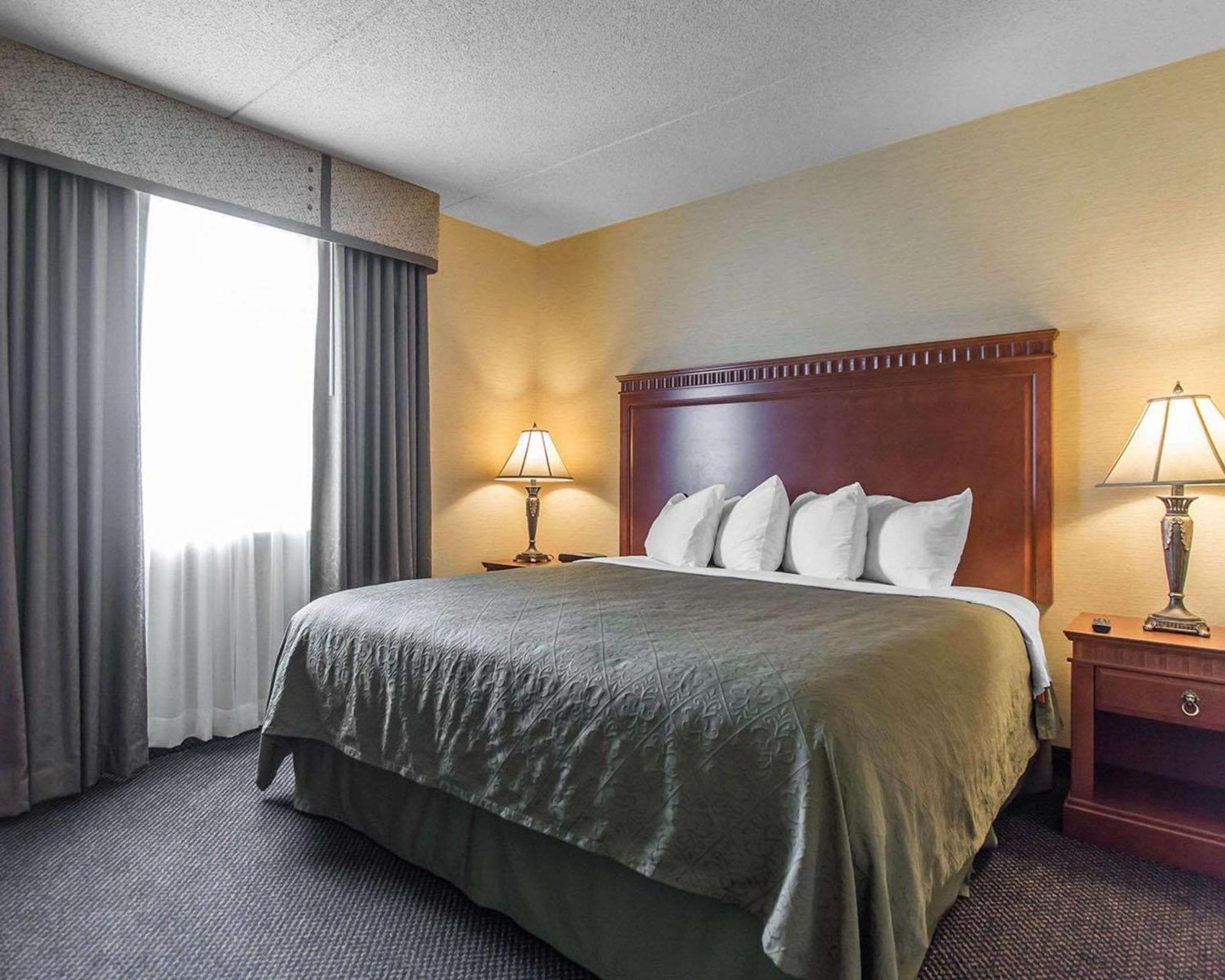 Quality Inn & Suites Bay Front Су-Сент-Мари Экстерьер фото