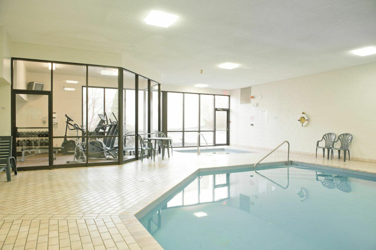 Quality Inn & Suites Bay Front Су-Сент-Мари Экстерьер фото